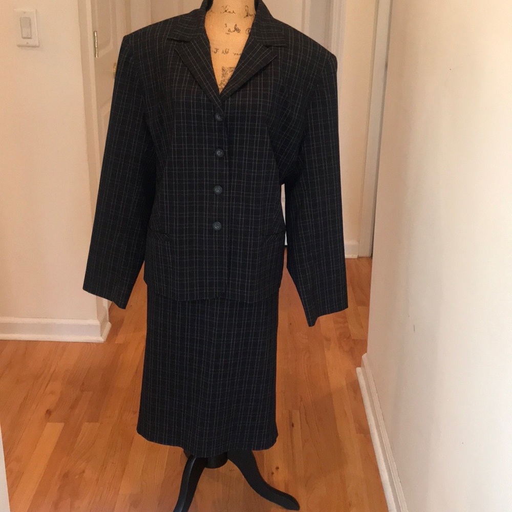 Evan Picone Suit
